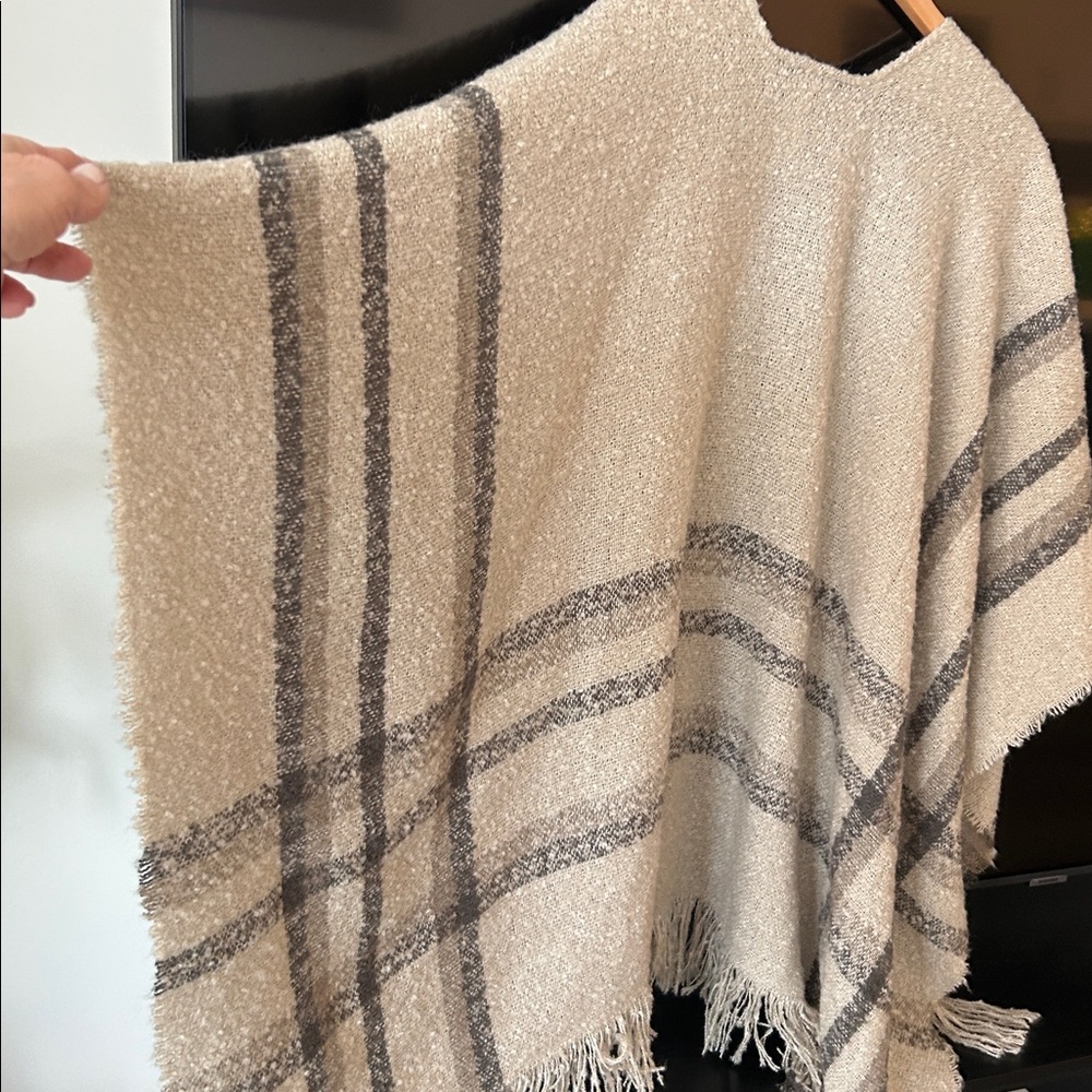 Roots Blanket Wrap Poncho Shawl Cozy Cabin Core Neutral Women’s One Size - Picture 7 of 10